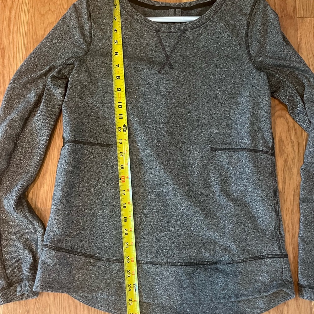 Lululemon Exhalation gray long sleeve pullover top